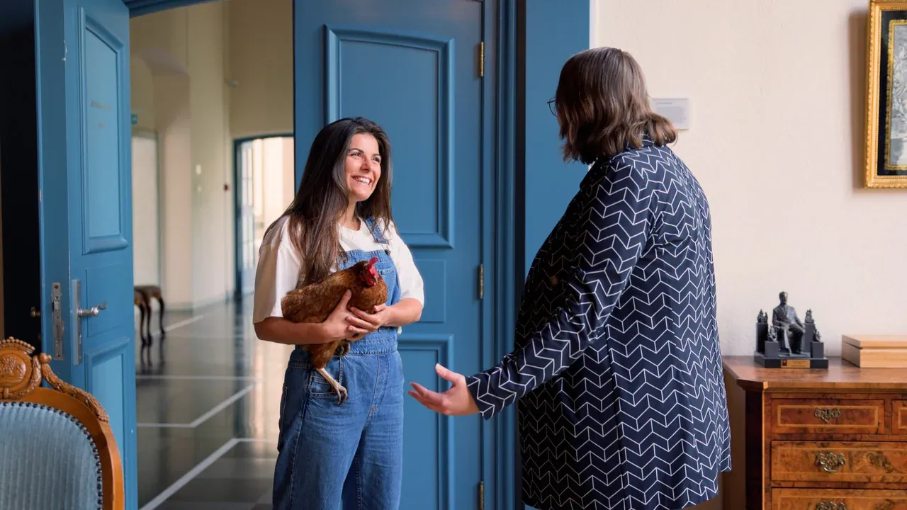 Arieke van Liere in gesprek tijdens Niet Pluis